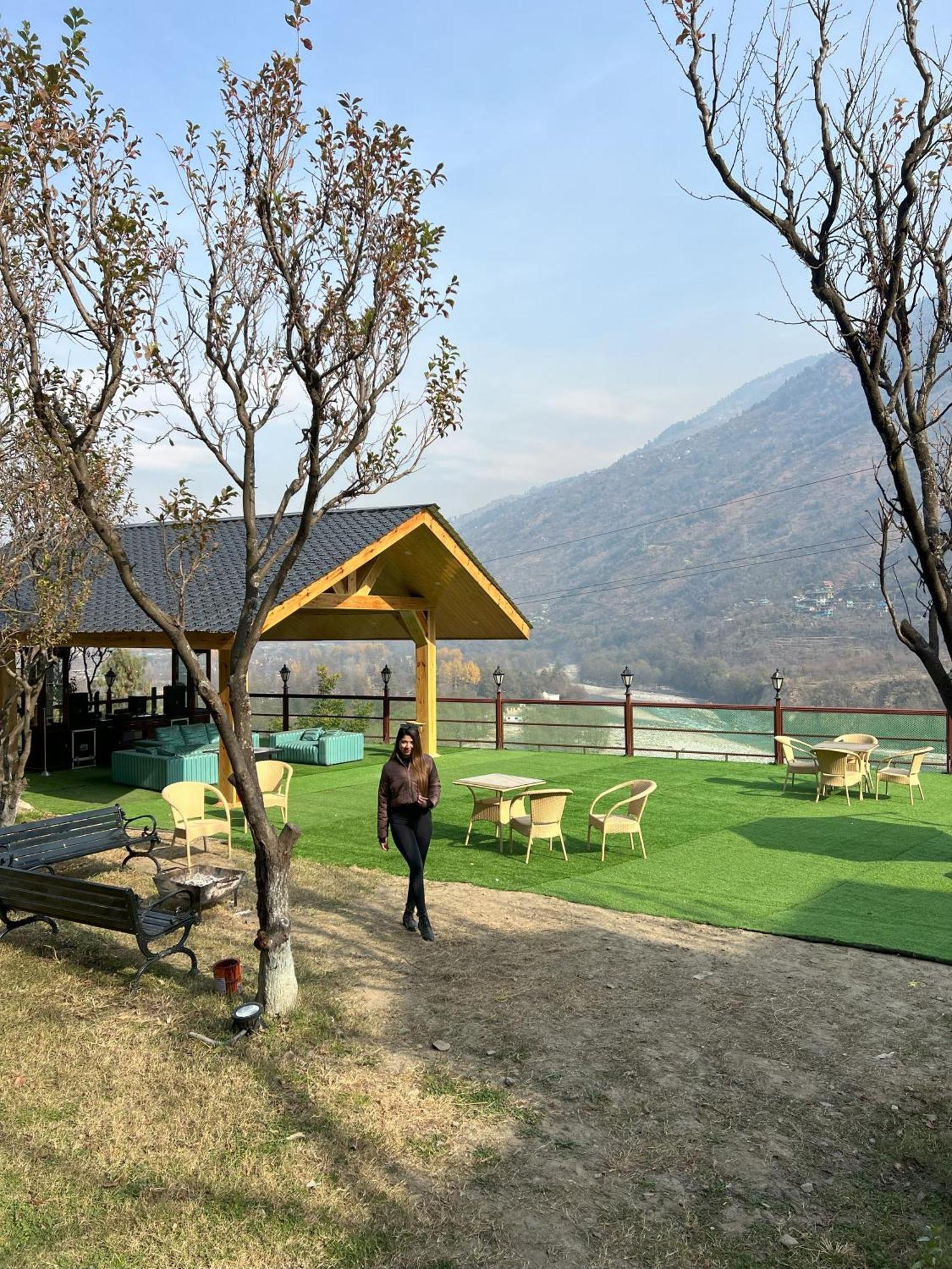 Regenta Inn By Riverside Manali Kültér fotó