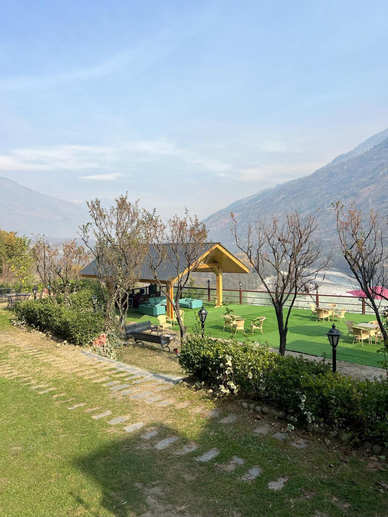 Regenta Inn By Riverside Manali Kültér fotó