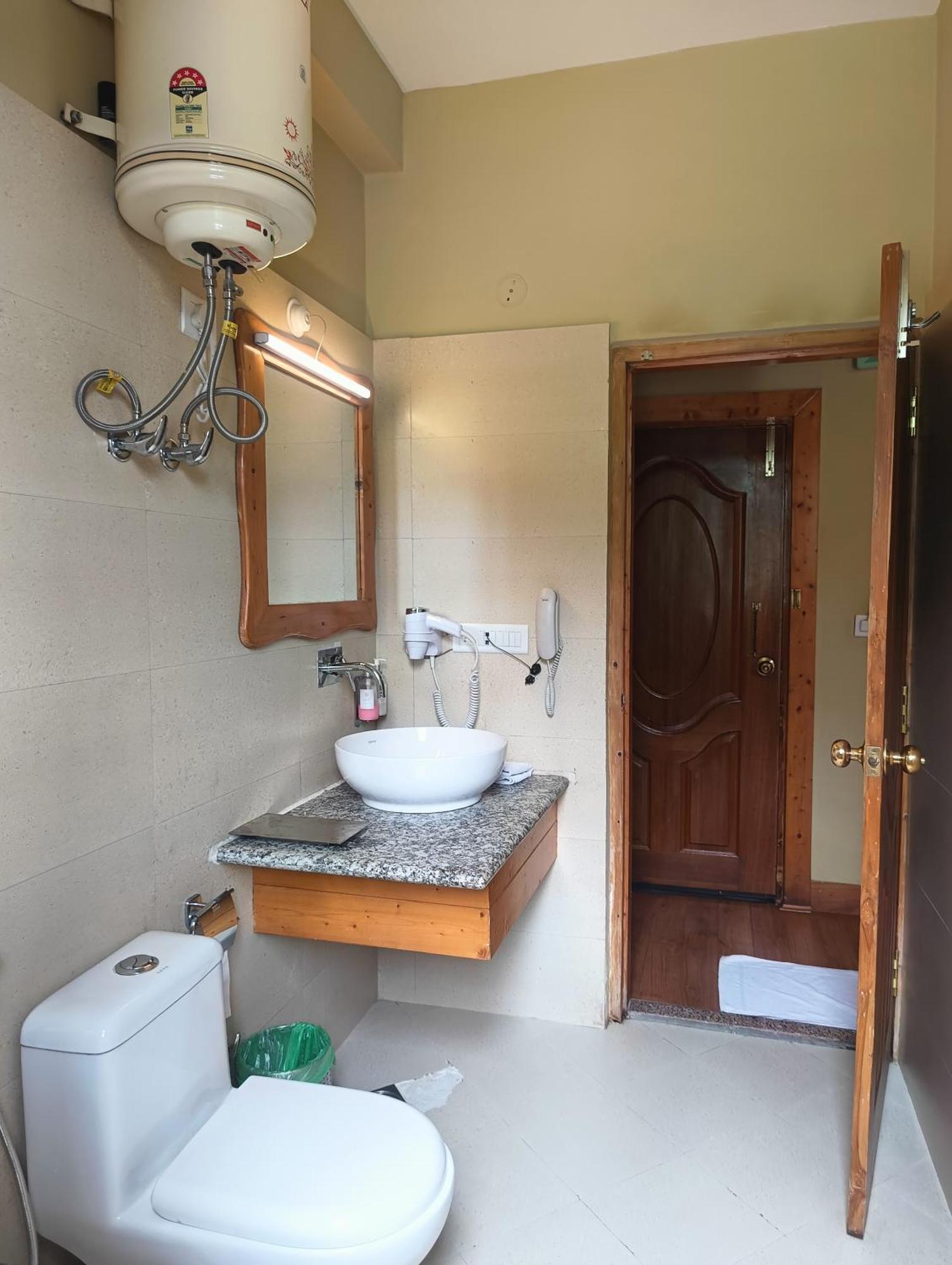 Regenta Inn By Riverside Manali Kültér fotó